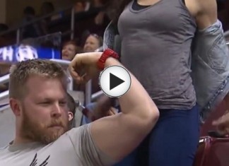 Strong Girl Wins Shows Up Guy On Flex Cam
